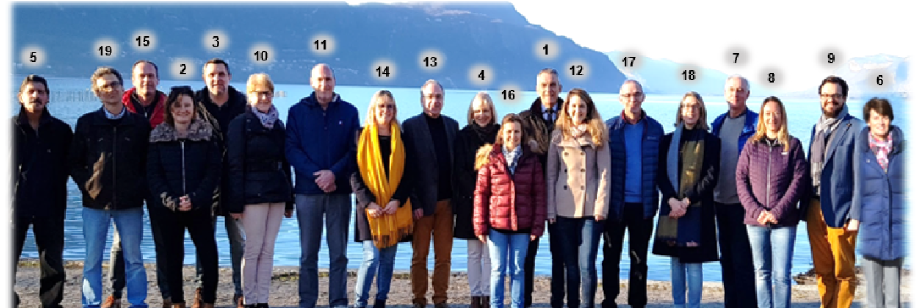Les membres du conseil municipal 2020 - 2026 au bord du lac du Bourget